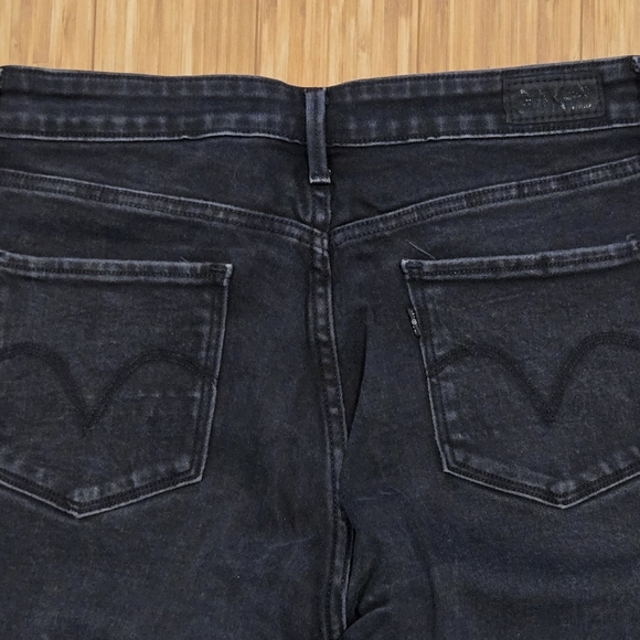 Levis Women's Black Jeans - Picture 6 of 7